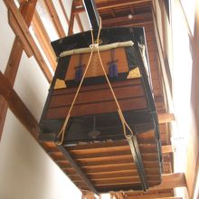 なんで籠があるんだろー