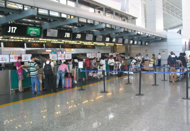 広州空港チェックインカウンター（往路）