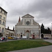教会の前の広場