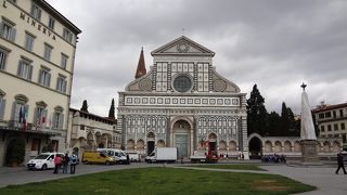 教会の前の広場