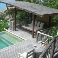 プールビラのプール