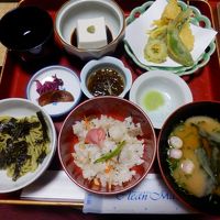 夕食のお膳は２つあります。