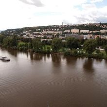 上からボルタヴァ川を望む