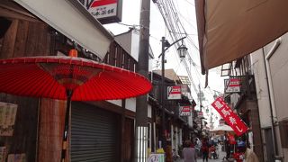 小さめの商店街です