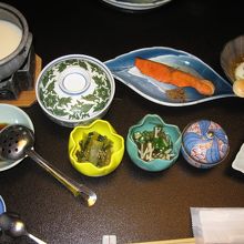 朝食　左上は豆乳で、加熱すると豆腐ができます