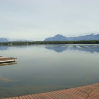 夕方の湖畔風景