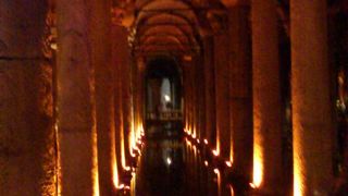 宮殿と呼ぶにふさわしい美しさ