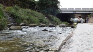 夜は夜景が美しい。個人的にソウルで一番好きな所だ。