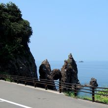 はさかり岩は山陰海岸ジオパークの見所の一つ