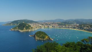 ここからの眺めは必見！　ケーブルカーで楽に登れます。