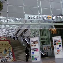 光をとりいれた建築です。