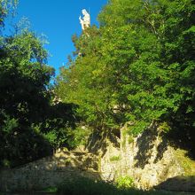 行きはちょっと登山気分でした。