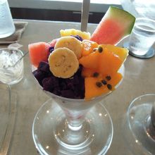 沖縄の果物たちのフルーツパフェ