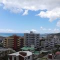 部屋から遠く海を眺められます