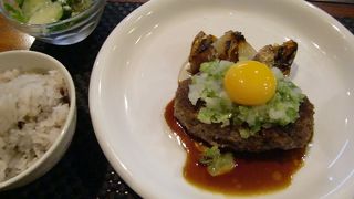 目の前で焼かれるハンバーグランチ