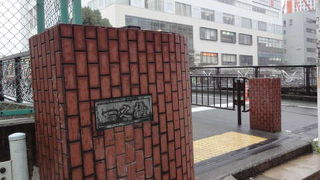 この橋を渡ると人が少なくなります