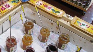 商品も試食も充実しています