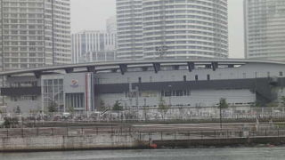 マリノスタウンの裏手