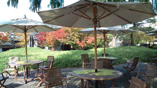 趣のある街並みと北斎美術館。