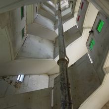 塔内を見上げてみる