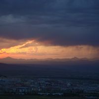 雷雲が去って、日の入りが眺められた。