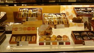 ずっと愛されているダックワーズのお店です。