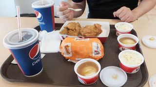 動物園のエントランスにあるケンタッキーです。