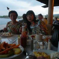 海岸線に面したホテルのレストラン