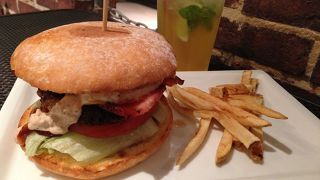 大きなハンバーガー