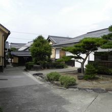 端正に整えらえた中庭