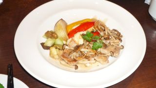 サラダとスープがお代わり自由のランチ