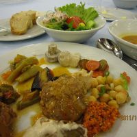 バイキング形式の食事