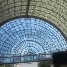 入ったところのロビー　ここから各展示場に