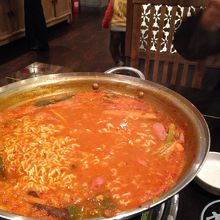 プデチゲの最後にラーメン投入