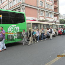 団体客と観光バス