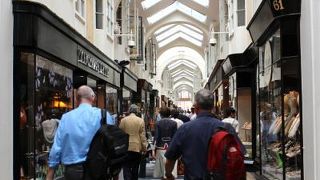 高級腕時計に釘付け