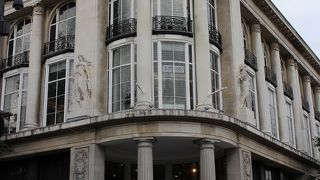 ベイズウォーター駅近くのショッピングセンター