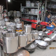 鍋も売ってます。