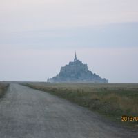 通りから見えるモンサンミッシェル