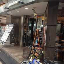 二階にも席がありまーす