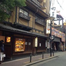 老舗のそばやさん