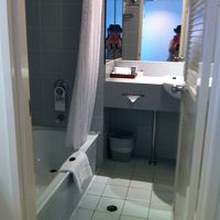 扉の裏側にトイレ