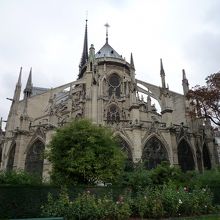 ジャン23世広場からみたノートルダム大聖堂