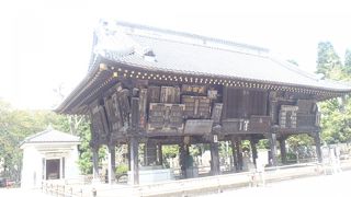 額や絵馬をかける建物