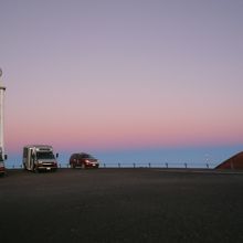 夕日に映るマウナケア　幻想的な景観です。　地球にいます。