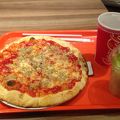 安い！焼き立てピザ