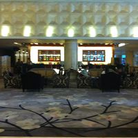 ロビーとカフェラウンジ