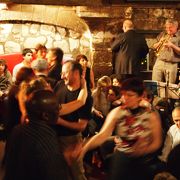 カルチェラタンのパリ最古のジャズクラブ