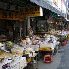 なんとなく懐かしい商店街。