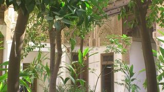 アラブ様式を堪能できる広い屋敷